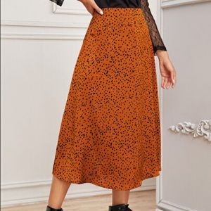 Polka dot skirt *never worn*